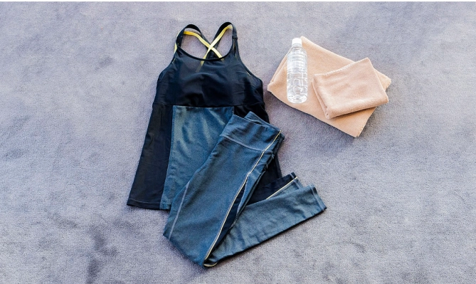 レッスンは素足で行います。ソックス・シューズは不要です